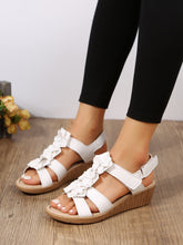 Sandalias romanas de cuña con diseño floral vintage